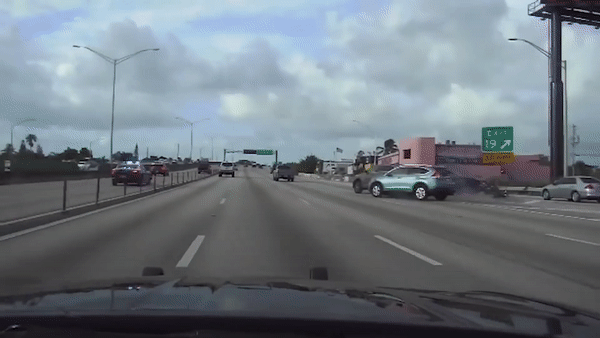 Nhom thieu nien cuop oto bi ruot duoi nhu phim hanh dong tai My hinh anh