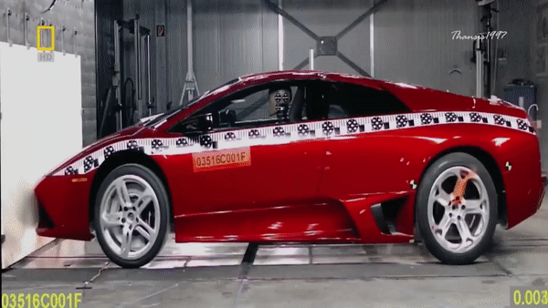 Bugatti, Mercedes thu nghiem do an toan oto the nao? hinh anh