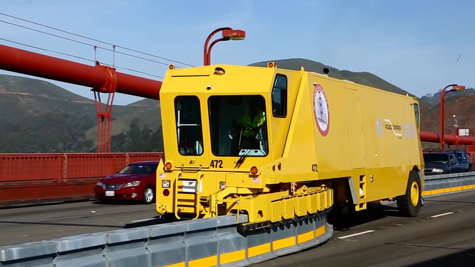 Xe phan lan duong va nhung co may thi cong cong trinh hinh anh