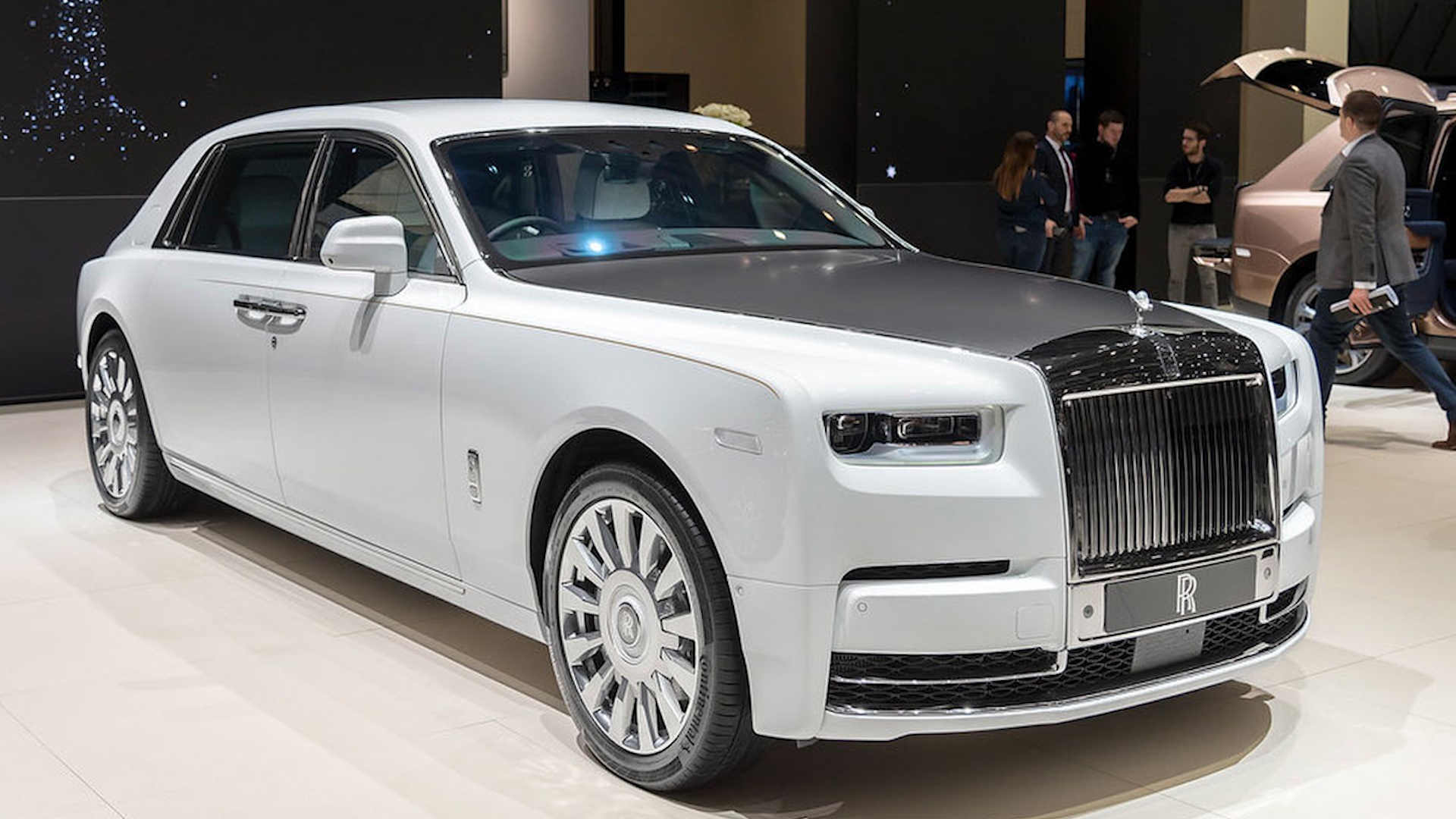 Tai sao phai mat 6 thang de san xuat mot chiec Rolls-Royce? hinh anh