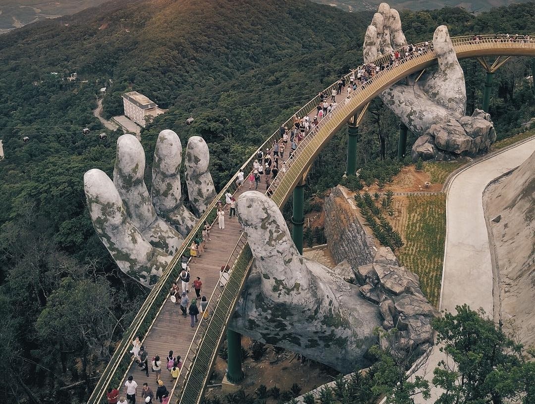 Ai la tac gia buc anh cau Vang duoc chia se ram ro tren mang xa hoi? hinh anh