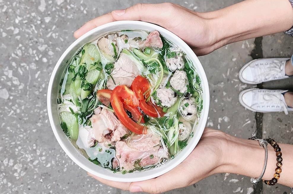 Thuong thuc bun, mien, pho am bung ngay gio mua o Ha Noi hinh anh