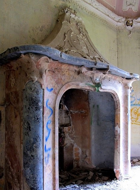 Biet thu ma am anh 10