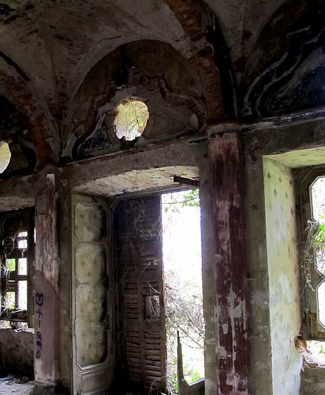 Biet thu ma am anh 5