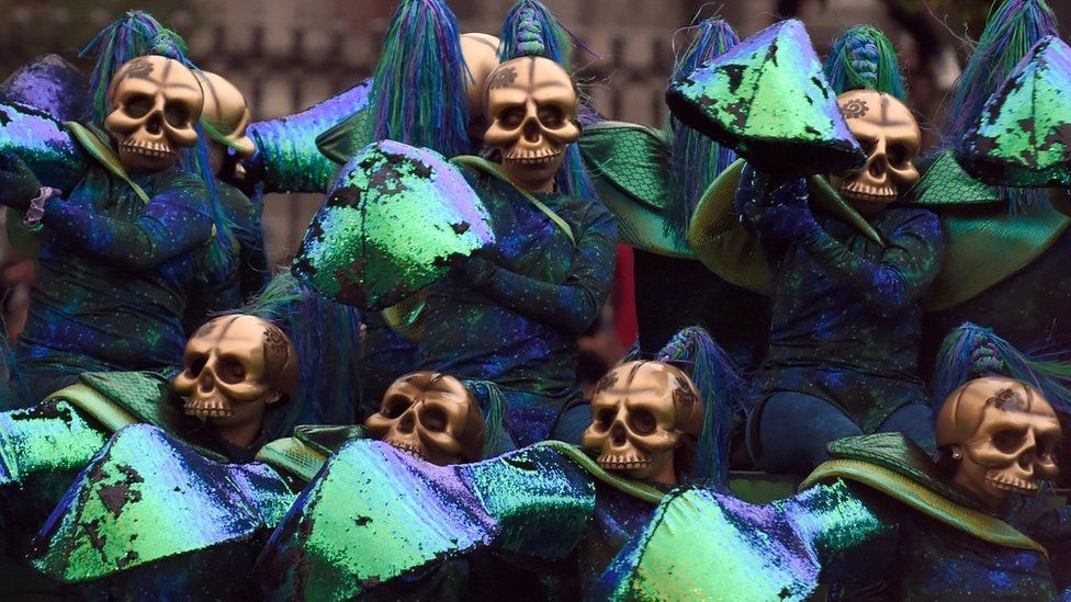 Lễ diễu hành tưởng nhớ người đã khuất ảnh 7 Le dieu hanh tuong nho nguoi da khuat anh 7