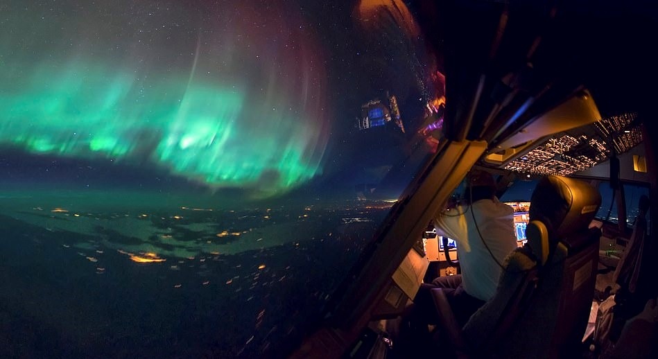 Bau troi dem tu buong lai may bay anh 4