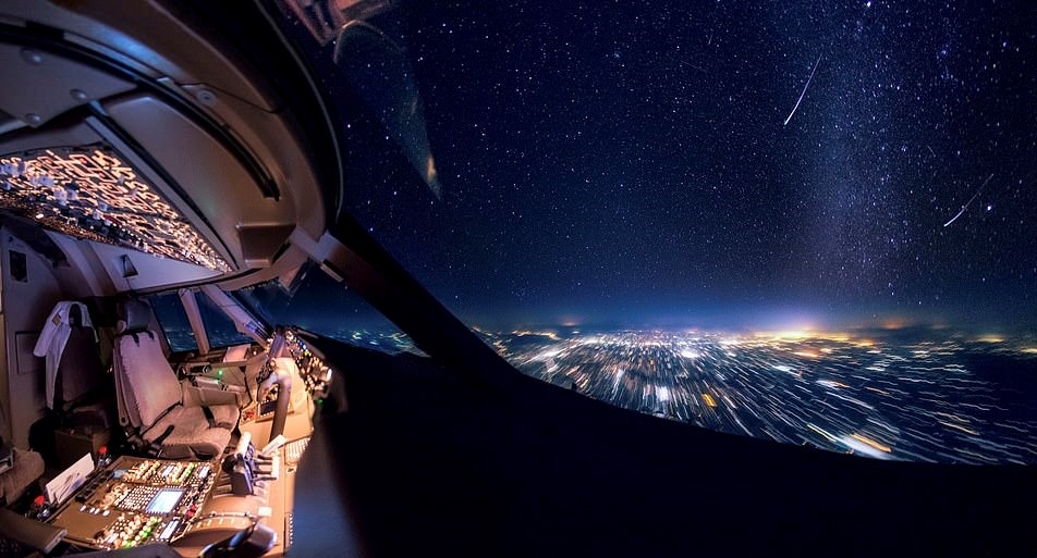 Bau troi dem tu buong lai may bay anh 7