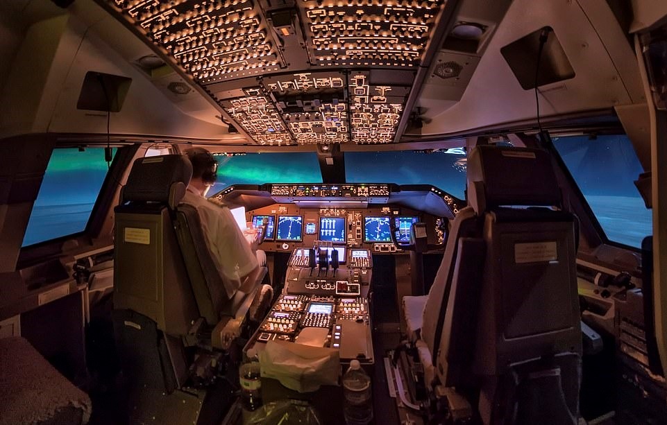 Bau troi dem tu buong lai may bay anh 8