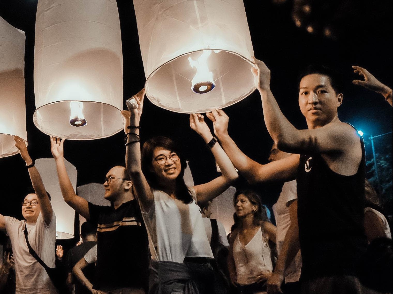 Den Thai Lan, nhat dinh phai mot lan xem le hoi den troi Yee Peng hinh anh