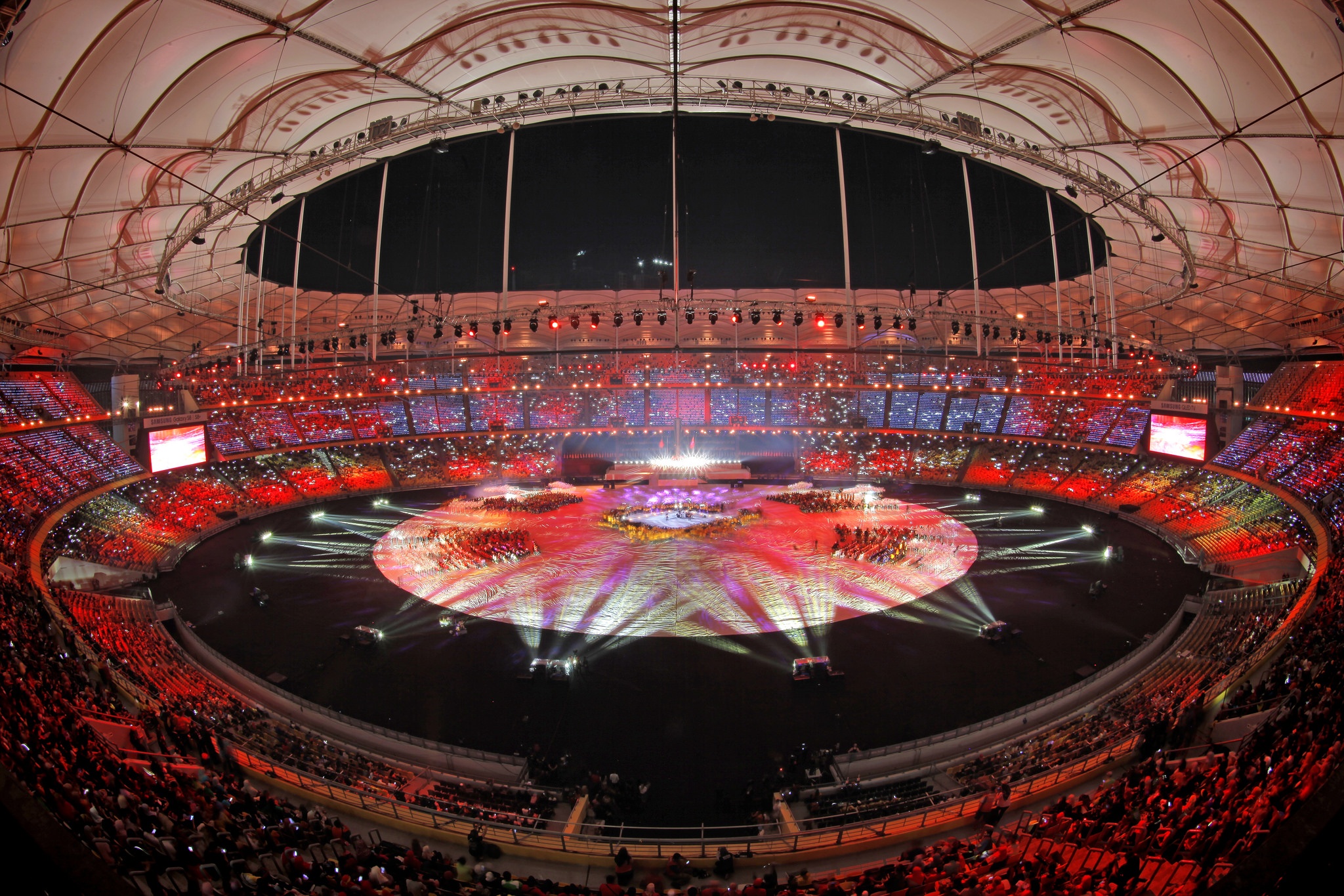 Bukit Jalil - dang cap cua chao lua dien ra tran chung ket AFF Cup hinh anh