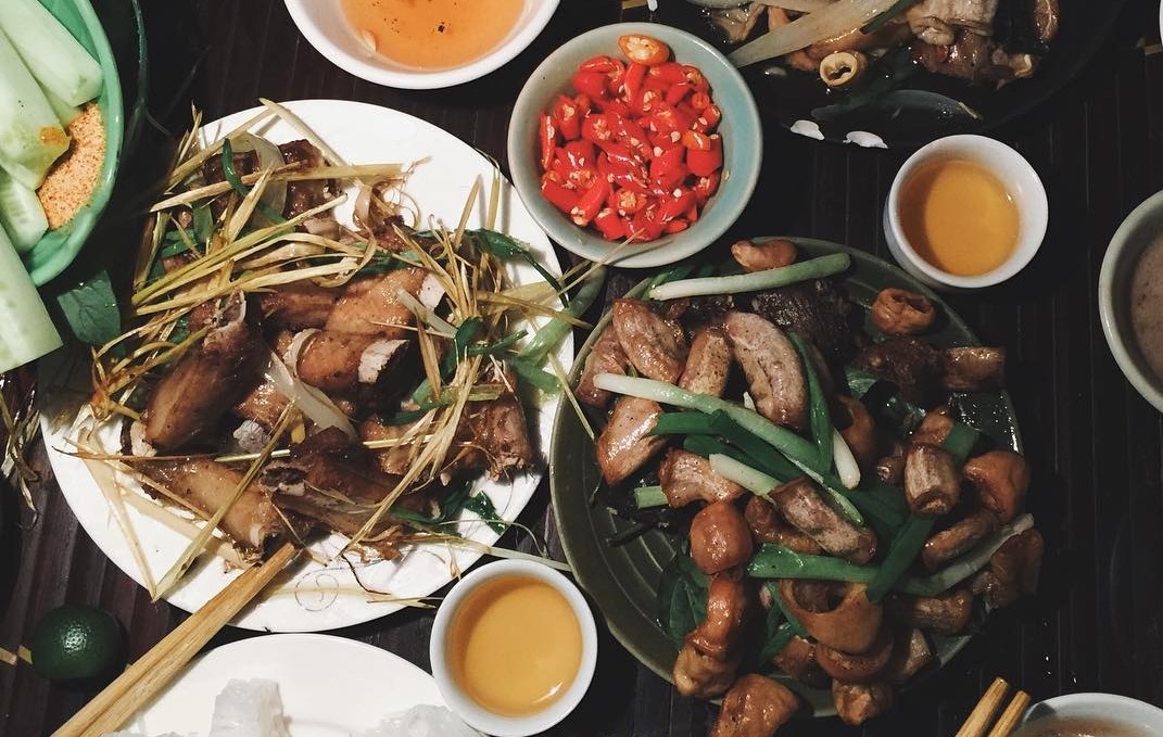 Dia chi an dem Ha Noi tiep suc co dong vien di 'bao' co vu Viet Nam hinh anh