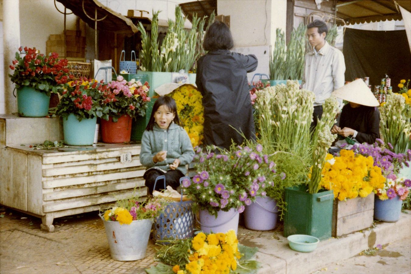 Cho Da Lat binh di, vang khach du lich qua loat anh phim xua cu hinh anh