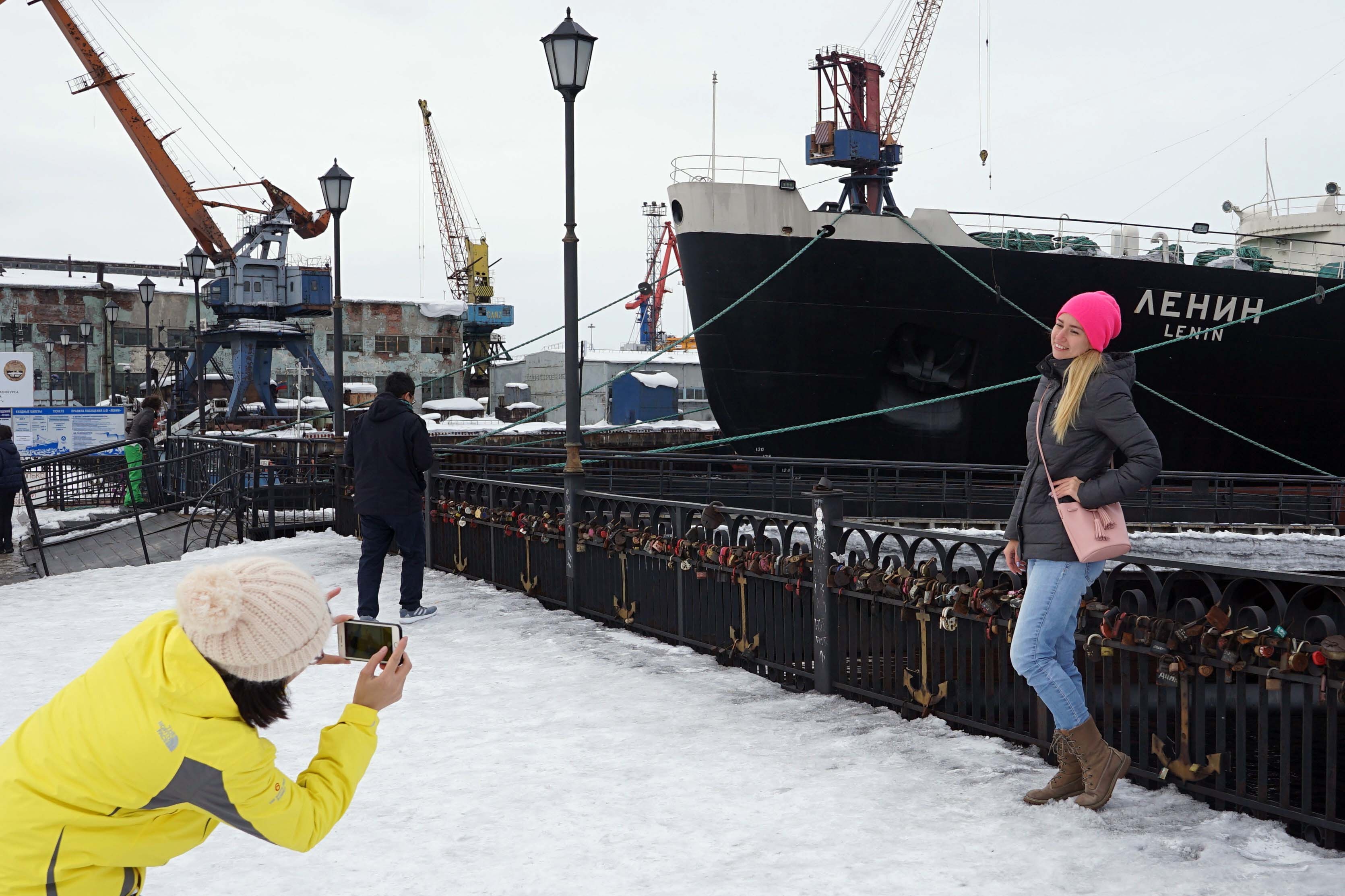 Tau pha bang nguyen tu Lenin anh 8
