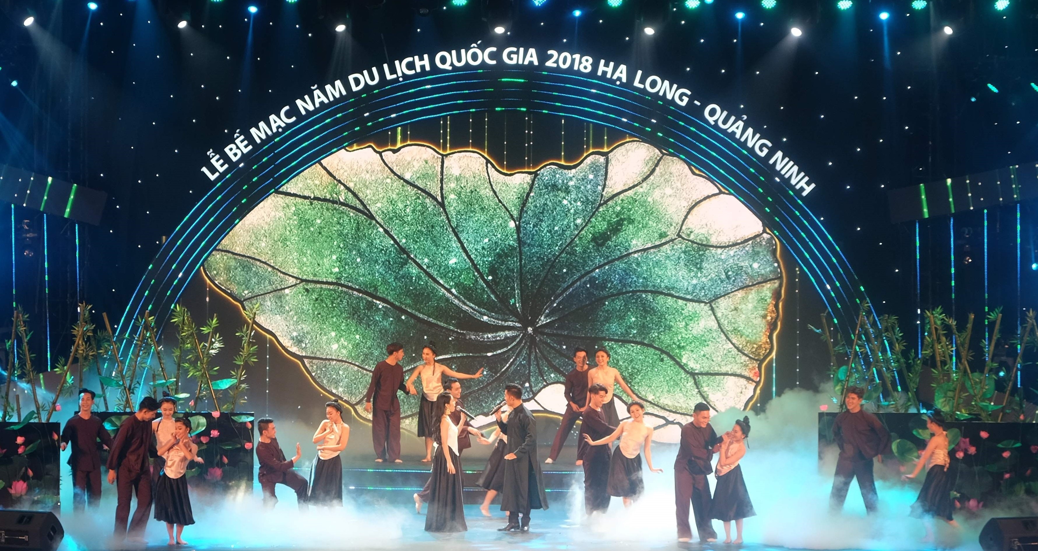 Quang Ninh khep lai Nam du lich quoc gia voi 12,2 trieu luot khach hinh anh