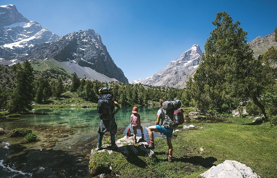 Du lich quanh the gioi bang xe tai anh 5