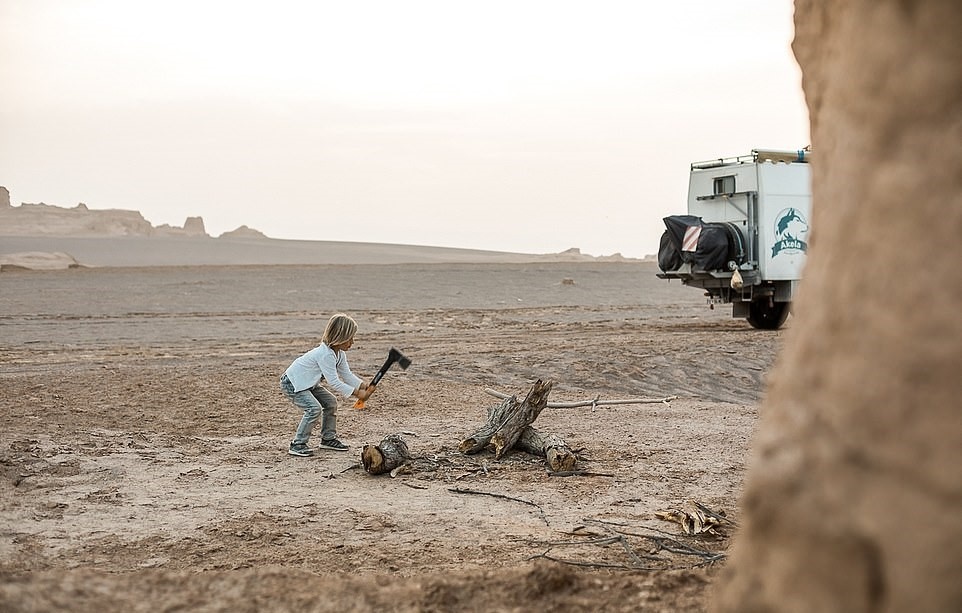 Du lich quanh the gioi bang xe tai anh 6