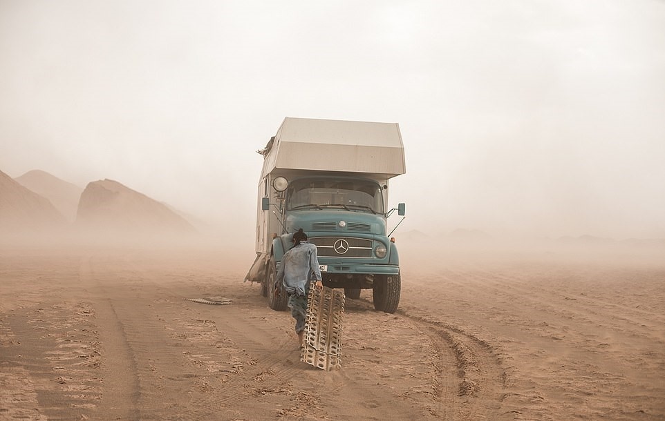 Du lich quanh the gioi bang xe tai anh 3