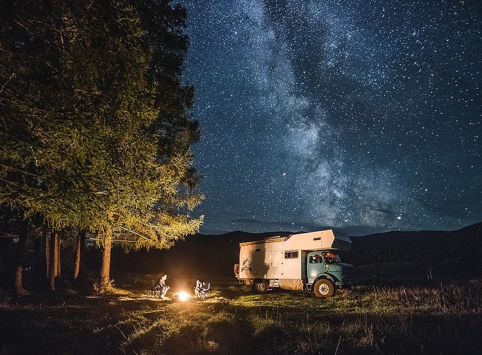 Du lich quanh the gioi bang xe tai anh 7