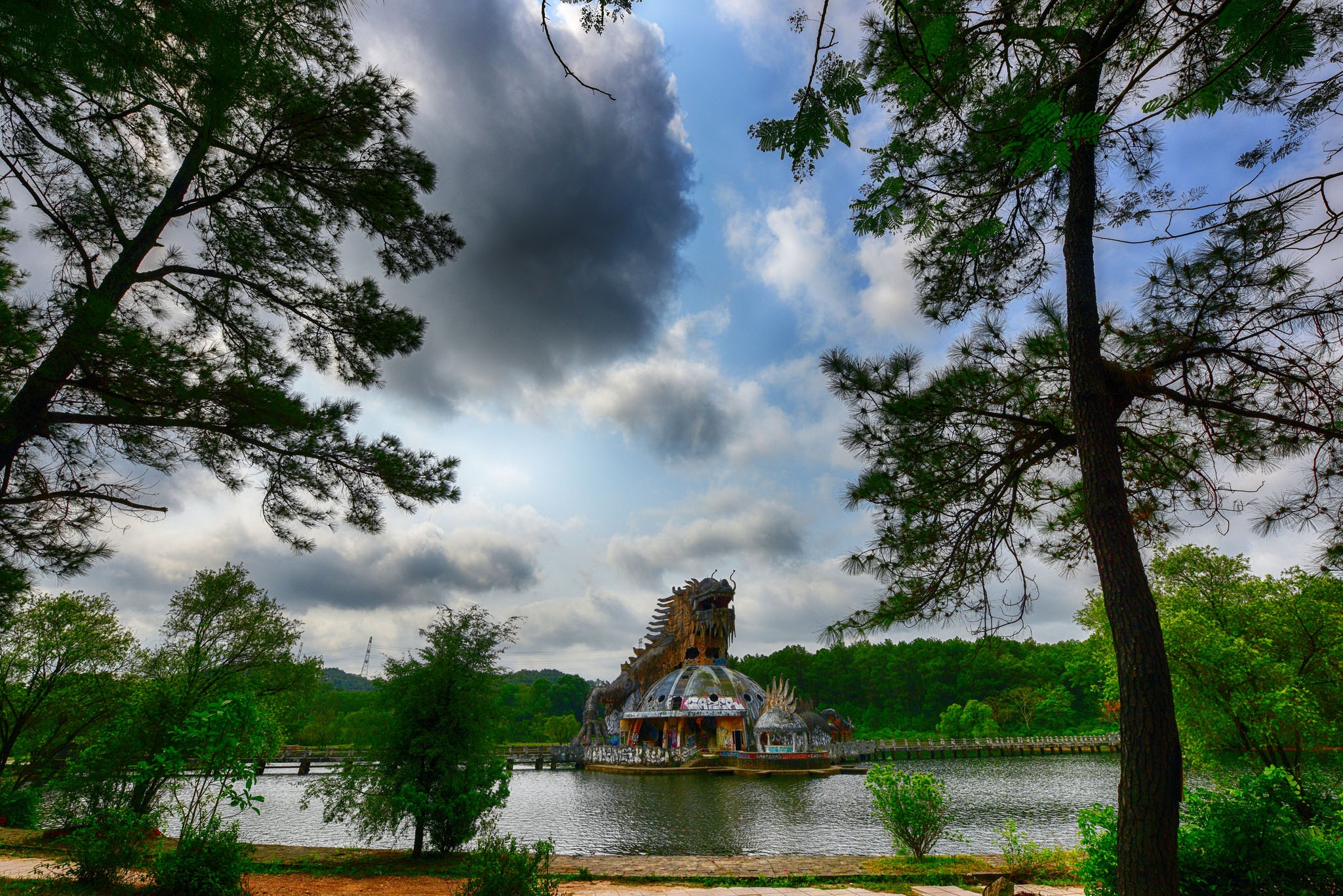 Cong vien bo hoang o Hue anh 1