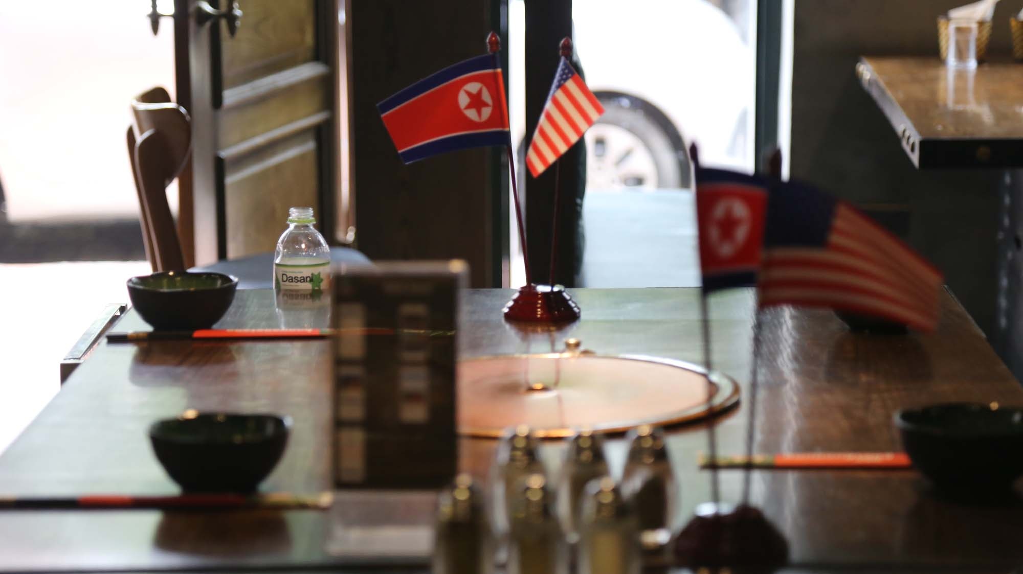 Nhà hàng treo cờ Mỹ - Triều ở Hà Nội ảnh 2 Nha hang treo co My - Trieu o Ha Noi anh 2