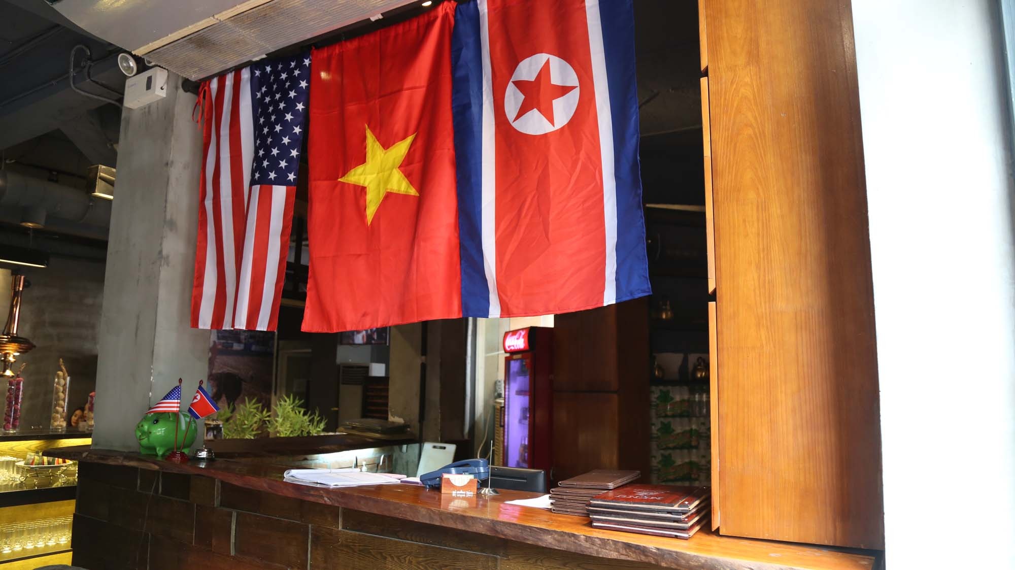 Nhà hàng treo cờ Mỹ - Triều ở Hà Nội ảnh 3 Nha hang treo co My - Trieu o Ha Noi anh 3
