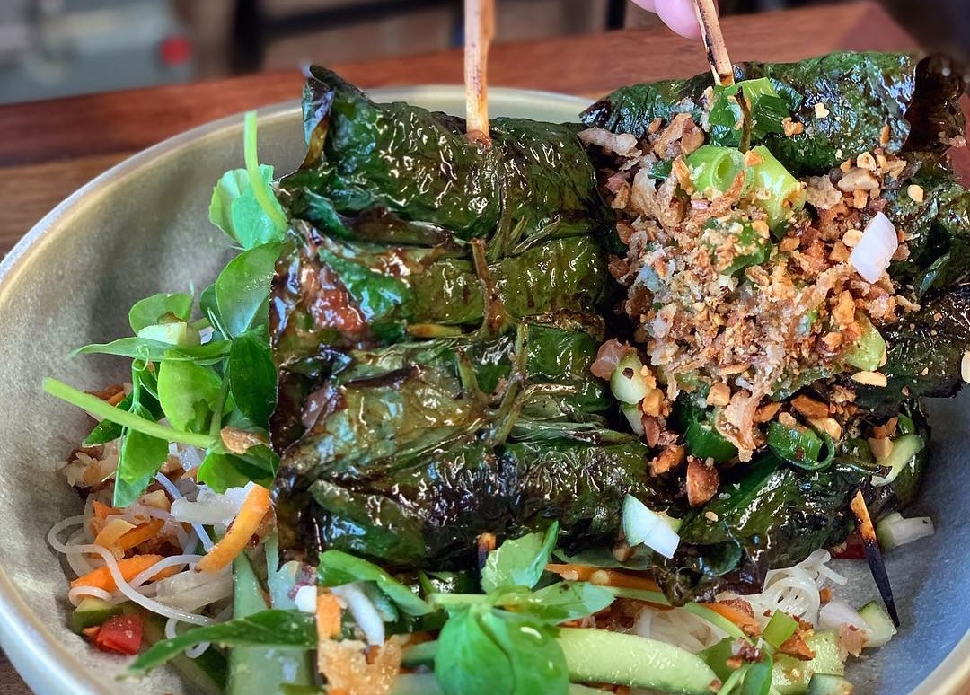 Kham pha cac mon ngon gan khach san ong Kim Jong Un o tai Ha Noi hinh anh