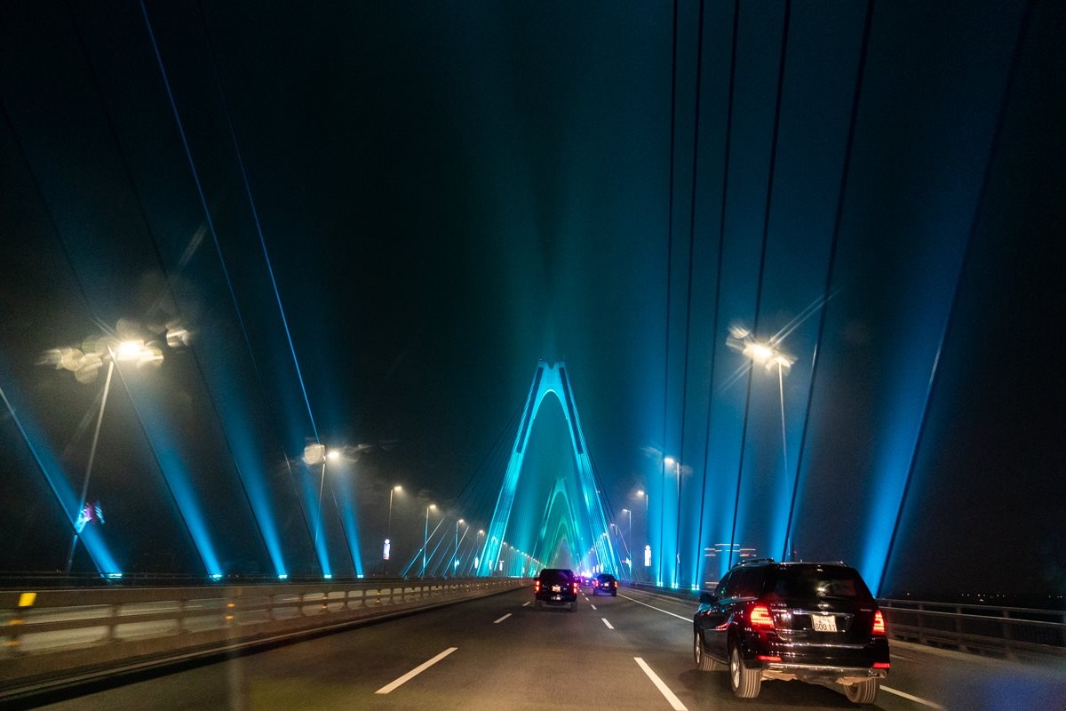 Cầu Nhật Tân trên fanpage Nhà Trắng ảnh 2 Cau Nhat Tan tren fanpage Nha Trang anh 2