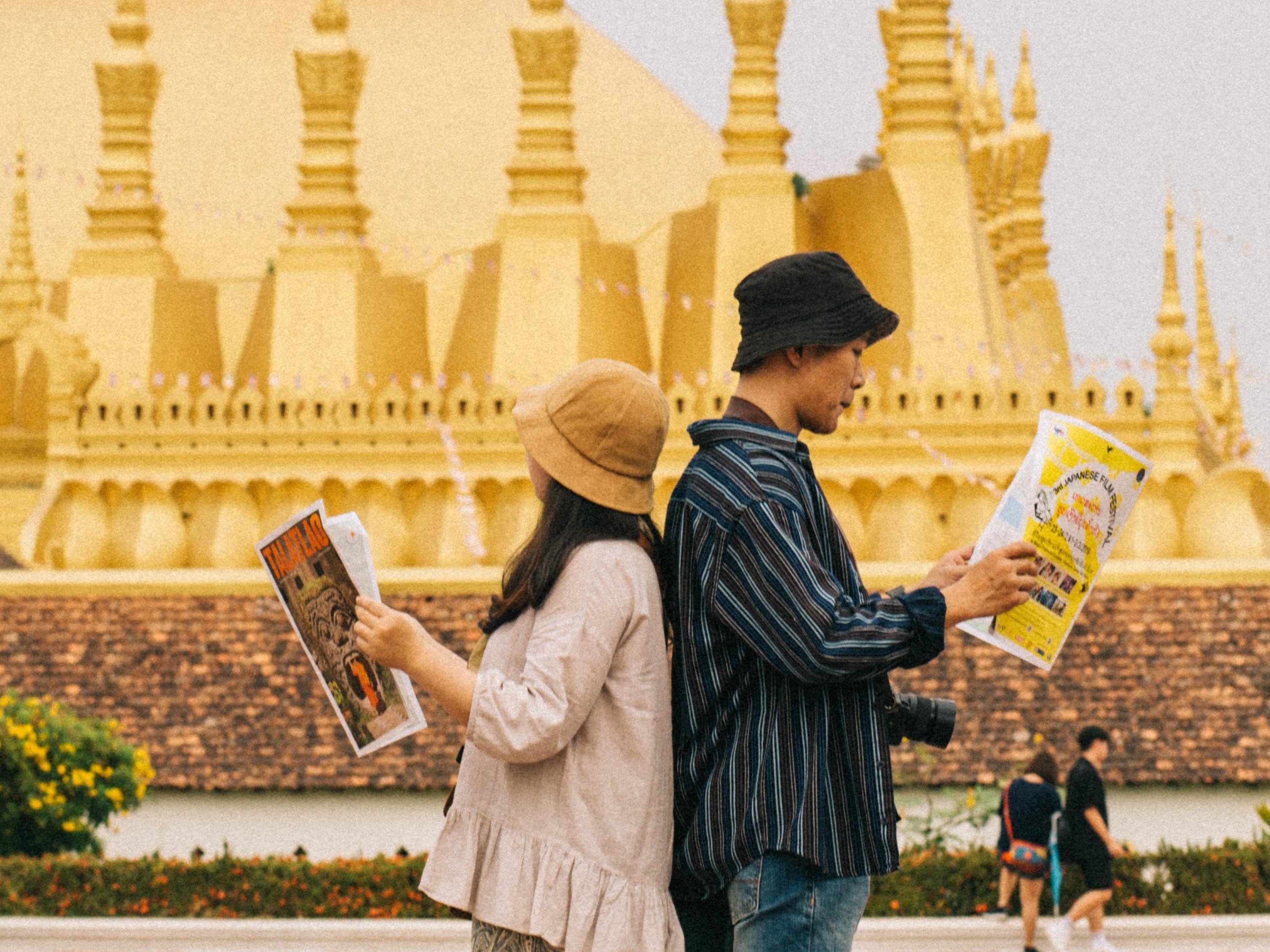 Thong dong dung chan o nuoc Lao hien hoa, am ap hinh anh