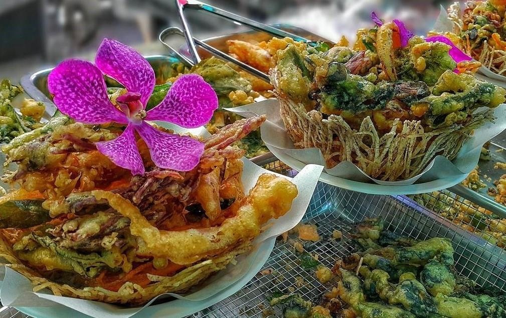 Hoa giay, mau don chien gion - mon ngon la mieng cua Thai Lan hinh anh