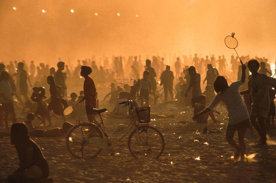 Bien Nha Trang day rac trong tac pham cua nhiep anh gia My hinh anh