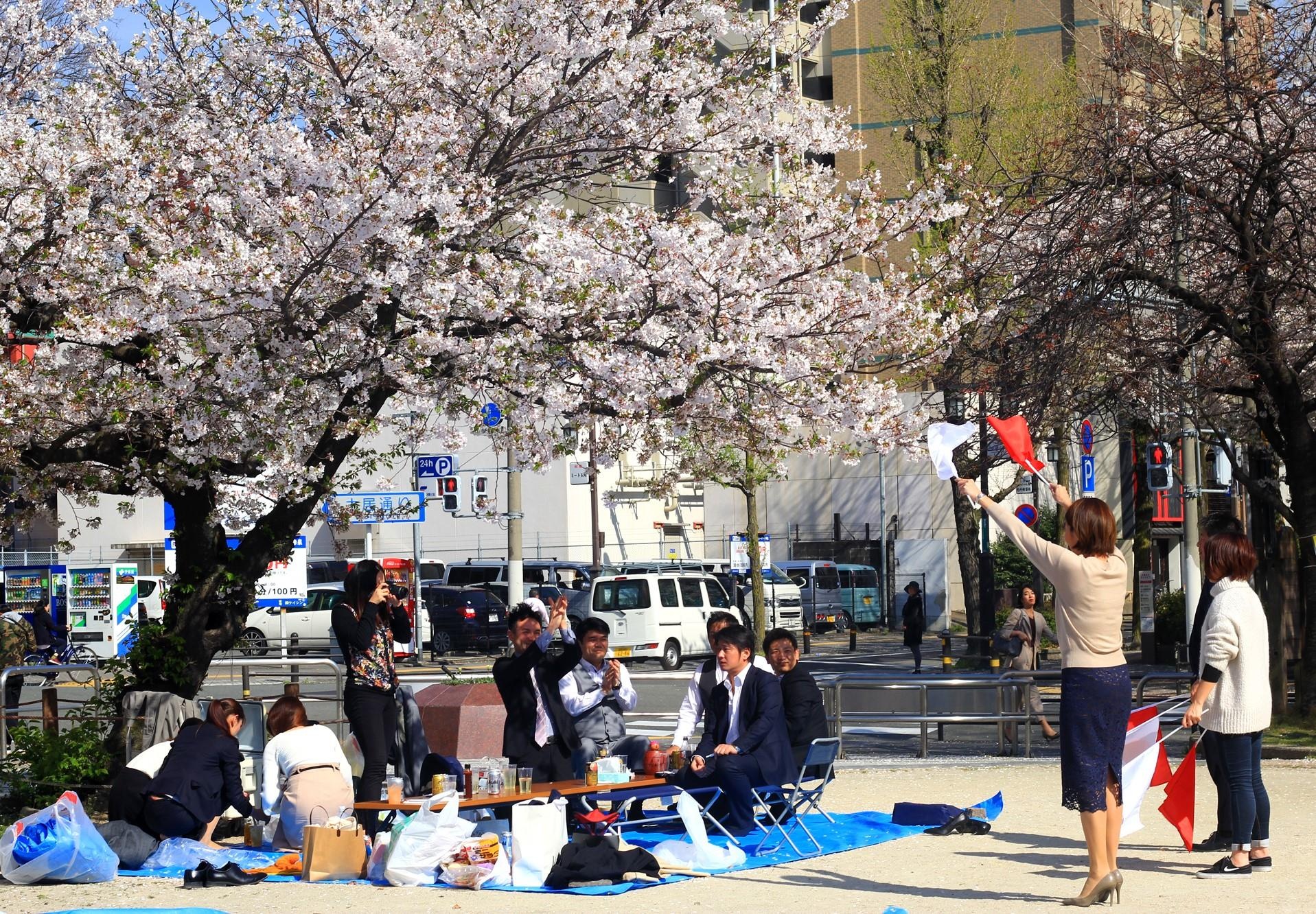 Van hoa trai bat, uong ruou thuong anh dao doc dao cua nguoi Nhat hinh anh