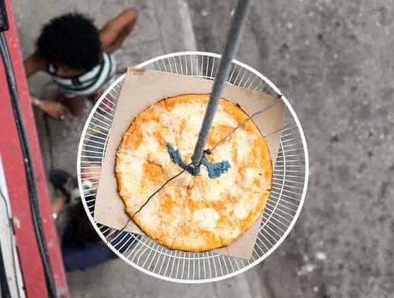 Pizza 'bay' doc dao o Cuba, thuc khach yeu cau topping theo y thich hinh anh