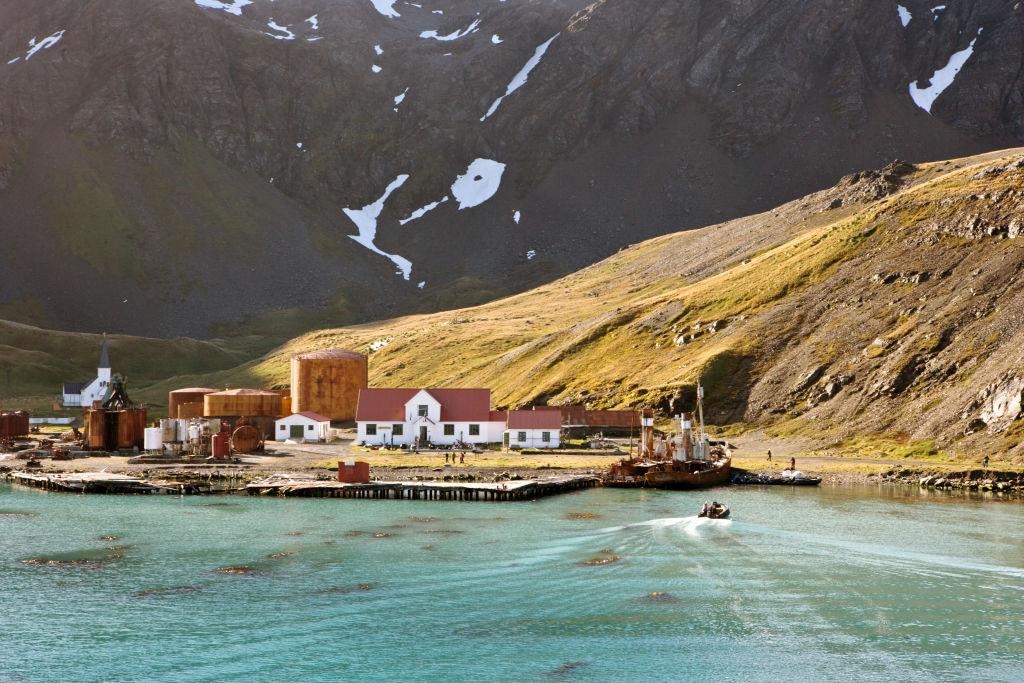 Vung dat thien duong chau Au tung la lo mo ca voi dam mau hinh anh