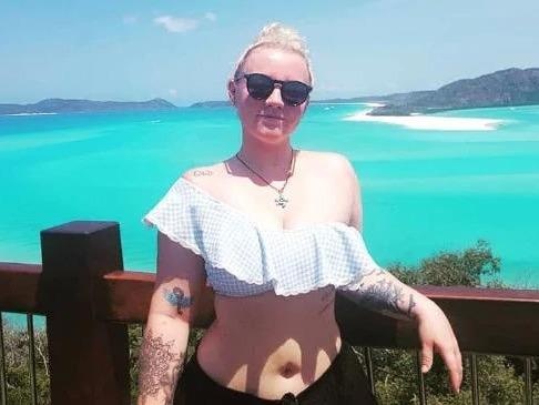 Nu du khach di phuot mot minh va ac mong bi cuong buc o Australia hinh anh