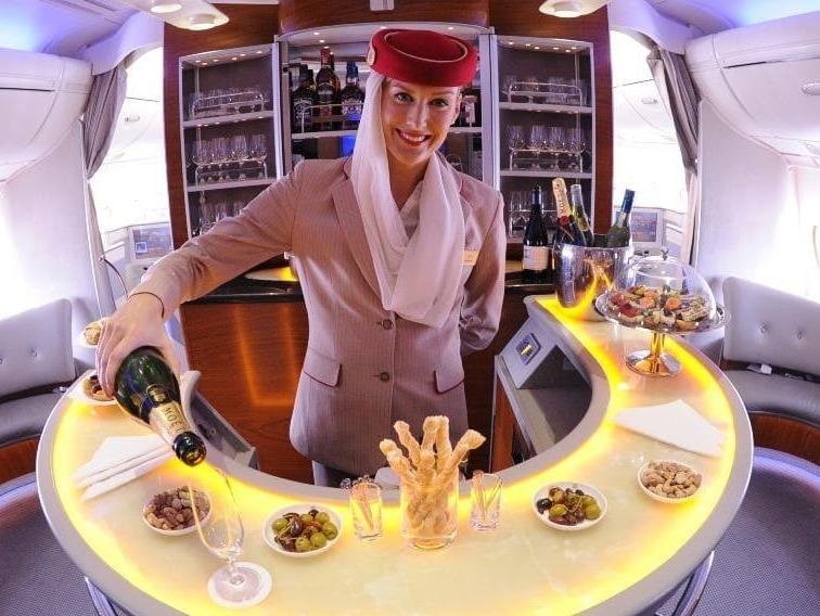 May bay the he moi se chua ca trung tam thuong mai sam uat ben trong hinh anh