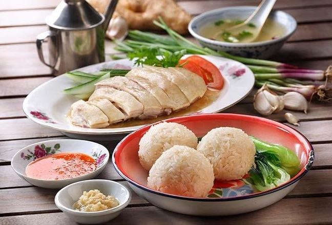 Cong thuc don gian che bien com ga Hai Nam chuan vi Singapore hinh anh