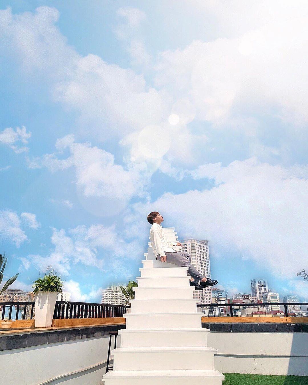 Quan ca phe cau thang vo cuc Ha Noi anh 6