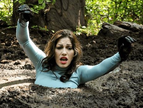 Nam long cach thoat than khi mac ket trong cat lun hinh anh