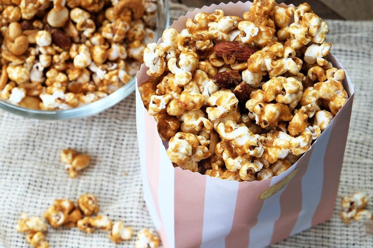 Cong thuc tu lam bong ngo caramel man ngon nhu ngoai rap chieu phim hinh anh