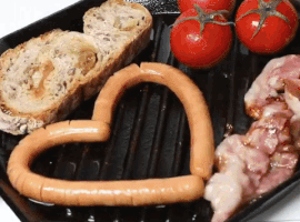 Cach ran trung hinh trai tim, ngoi sao tu khuon bang xuc xich hinh anh