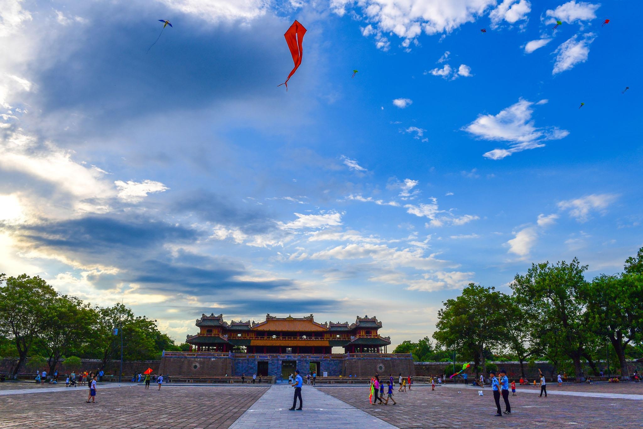 Le hoi tha dieu Hue anh 1