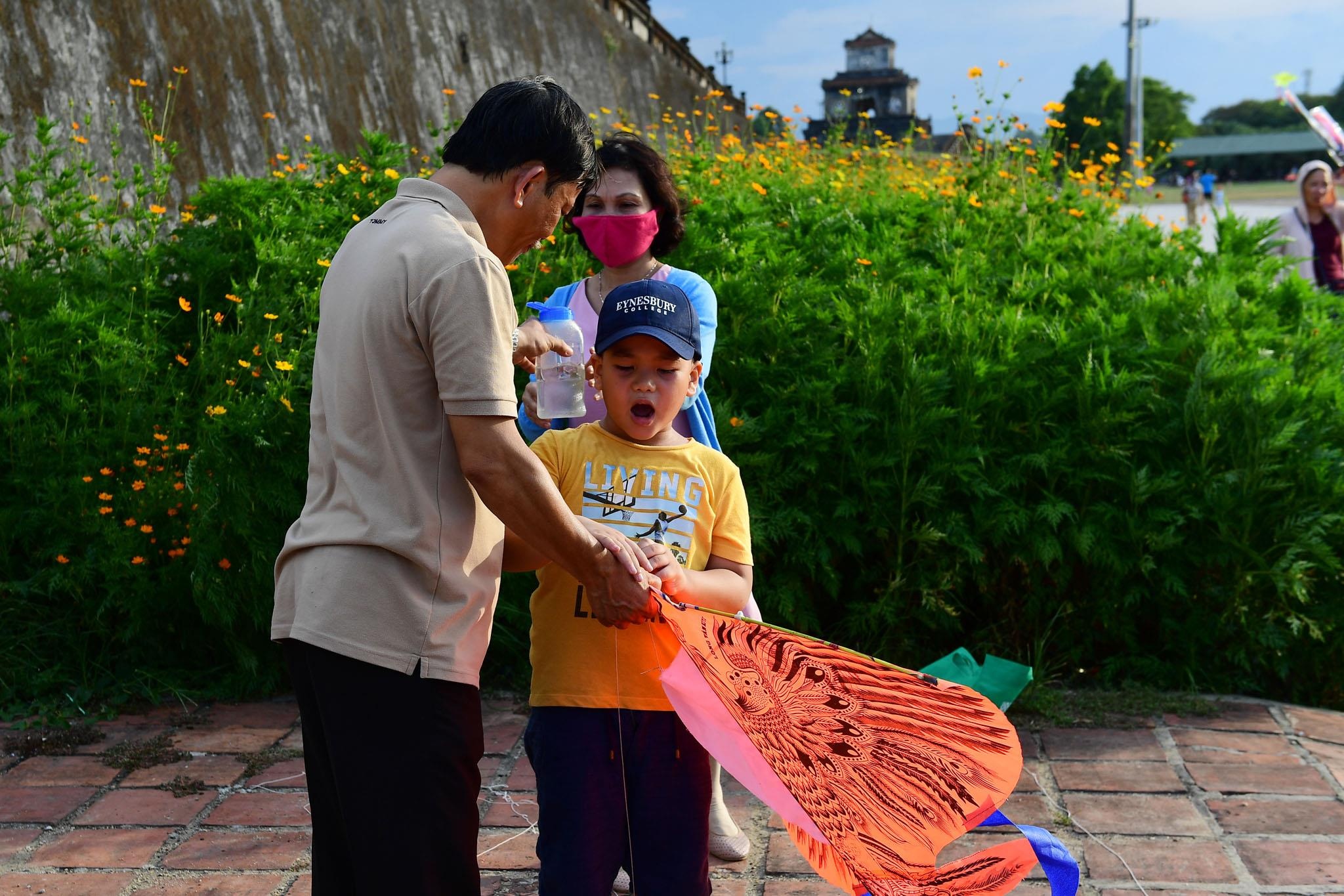 Le hoi tha dieu Hue anh 23