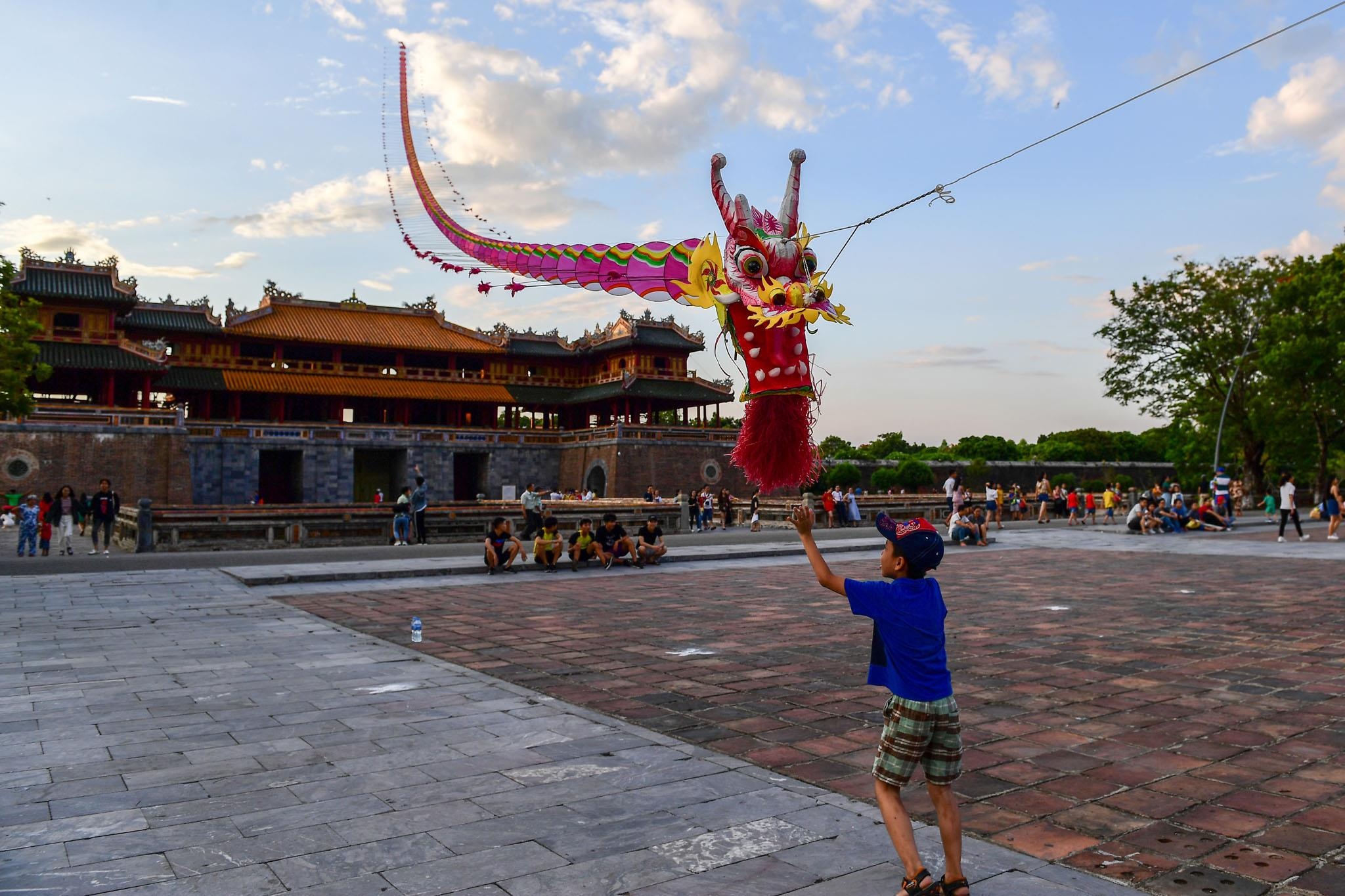 Le hoi tha dieu Hue anh 17