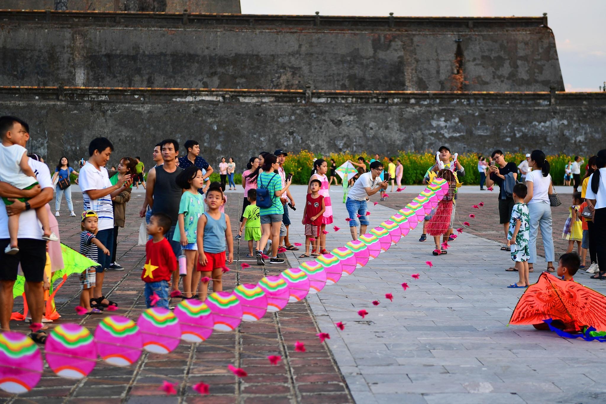 Le hoi tha dieu Hue anh 29