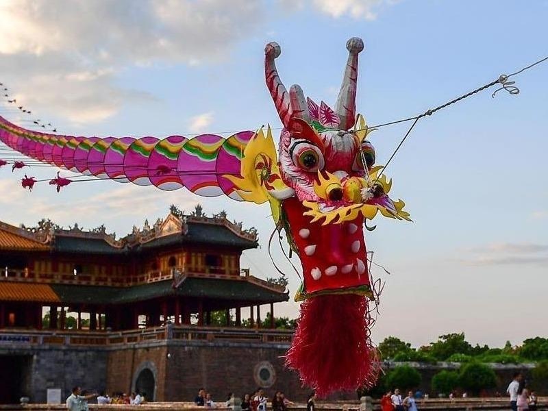 Tro ve tuoi tho voi le hoi tha dieu mau sac o Hue hinh anh