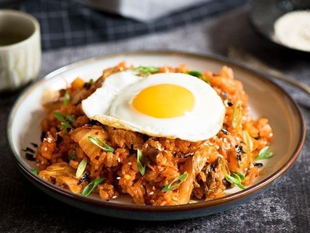 Cong thuc lam com kim chi Han Quoc trong nhay mat cho nguoi ban ron hinh anh