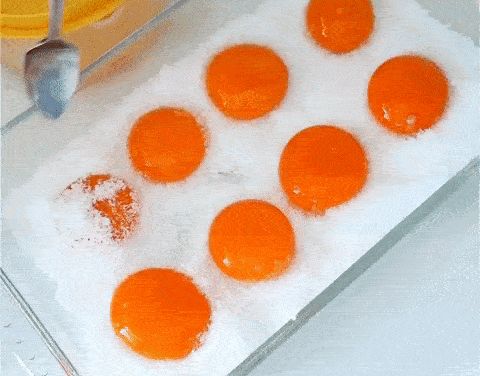 Tu lam trung muoi tai nha voi 3 cong thuc don gian, nhanh gon hinh anh