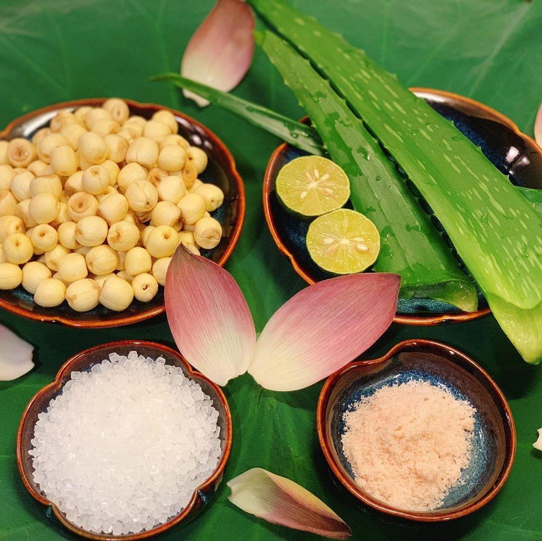 Com hap la sen va cac mon tu sen duom huong mua he hinh anh