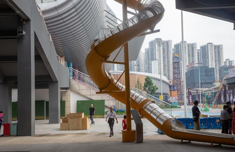 Mang truot cho nguoi luoi di bo o Trung Quoc hinh anh