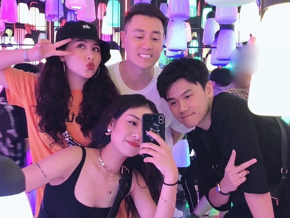 Ngay gia dinh, ngam anh du lich hanh phuc cua 3 cap vo chong noi tieng hinh anh